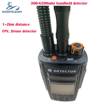 كاشف طائرات بدون طيار يدوية بطول 2 كيلومتر Fpv 300-6200mhz 2 هوائيات كاشف إشارات مضادة للطائرات بدون طيار محمول