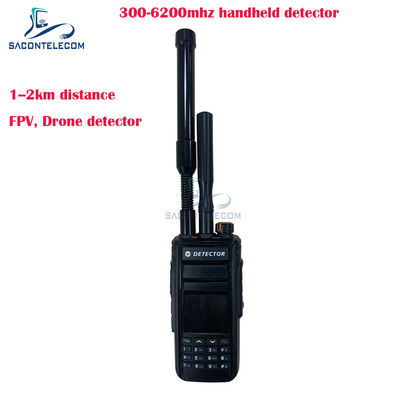 كاشف طائرات بدون طيار يدوية بطول 2 كيلومتر Fpv 300-6200mhz 2 هوائيات كاشف إشارات مضادة للطائرات بدون طيار محمول